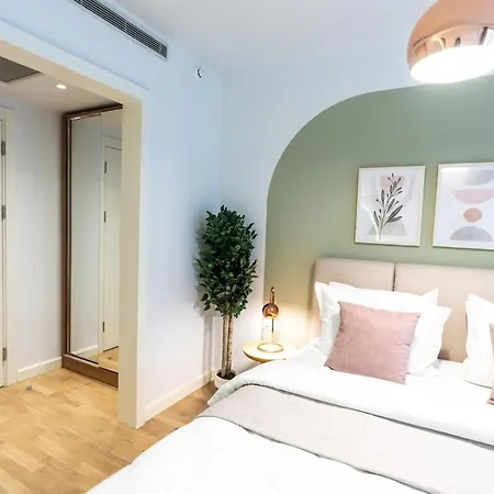 Apartamento 1-bdr Getaway With Poolgym Near Taksim Square Estambul